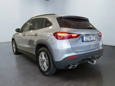 Gebraucht Mercedes GLA200 Progressive 163 PS (119 kW) 2026 Silber SUV