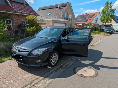 Gebraucht Hyundai i30 109 PS (80 kW) 2011 Schwarz Kombi