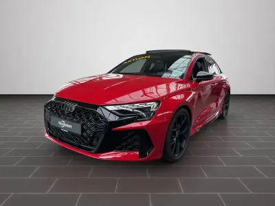 Neu Audi RS3 Sportback Advanced 400 PS (294 kW) 2026 Progressivrot metallic (metallic) Kleinwagen