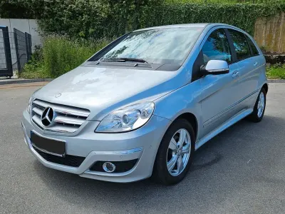 Gebraucht Mercedes B200 140 PS (102 kW) 2010 Silber Van / Kleinbus