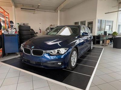 Gebraucht BMW 320 Sport Line 163 PS (119 kW) 2017 Blau Limousine