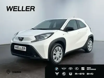 Neu Toyota Aygo X Business Edition 72 PS (52 kW) 2025 Weiss SUV