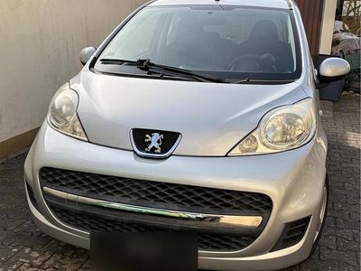 Gebraucht Peugeot 107 50 PS (36 kW) 2009 Silber Kleinwagen