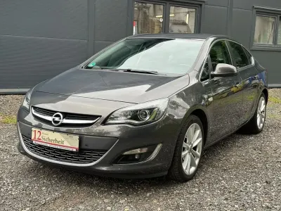 Gebraucht Opel Astra Innovation 140 PS (102 kW) 2012 Grau Limousine
