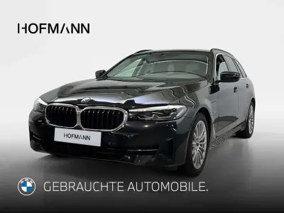 Gebraucht BMW 530 292 PS (214 kW) 2023 Saphirschwarz metallic Kombi
