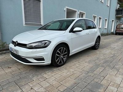 Gebraucht VW Golf VII Highline 125 PS (91 kW) 2017 Weiß Limousine