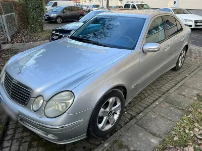 Gebraucht Mercedes E240 177 PS (130 kW) 2002 Silber Limousine