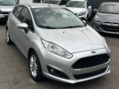 Gebraucht Ford Fiesta Celebration 101 PS (74 kW) 2017 Silber Kleinwagen