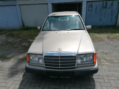 Gebraucht Mercedes E200 136 PS (100 kW) 1992 Silber Limousine