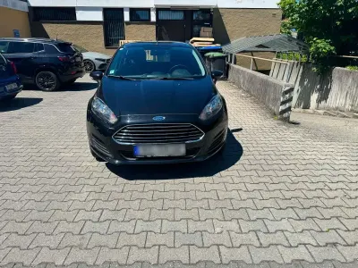 Gebraucht Ford Fiesta Ambiente 60 PS (44 kW) 2014 Schwarz Kleinwagen