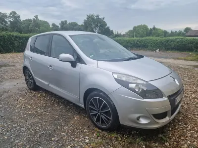 Gebraucht Renault Scénic III Luxe 131 PS (96 kW) 2010 Silber Van / Kleinbus