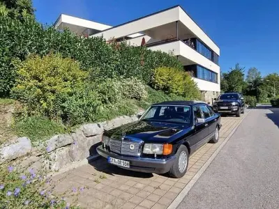 Używany Mercedes 560 272 KM (200 kW) 1990 Czarny Sedan/Limuzyna