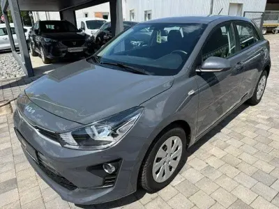 Gebraucht Kia Rio 84 PS (61 kW) 2023 Grau Limousine