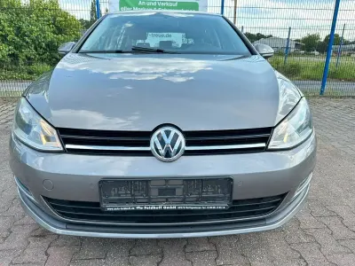 Używany VW Golf VII Trendline 86 KM (63 kW) 2017 Szary Sedan/Limuzyna