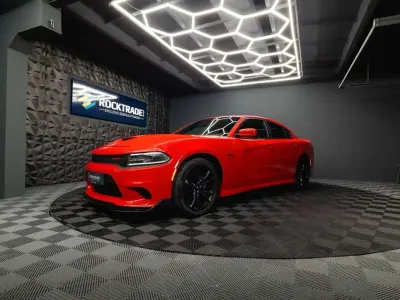Gebraucht Dodge Charger 296 PS (217 kW) 2018 Rot Limousine