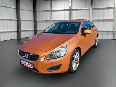 Gebraucht Volvo S60 Momentum 163 PS (119 kW) 2010 Gold Limousine