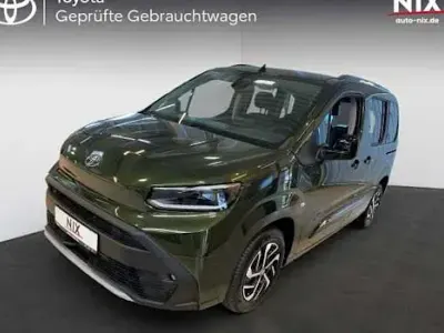 Neu Toyota Proace Verso City 110 PS (80 kW) 2026 Grün Kombi