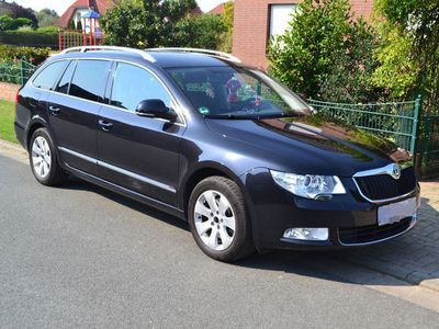 Gebraucht Skoda Superb 140 PS (102 kW) 2013 Schwarz metallic Kombi