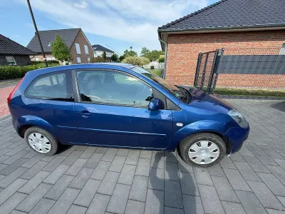 Gebraucht Ford Fiesta 60 PS (44 kW) 2008 Blau Kleinwagen