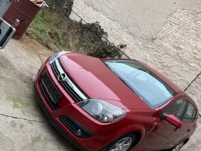 Second-hand Opel Astra 200 CP (147 kW) 2005 Roșu Hatchback