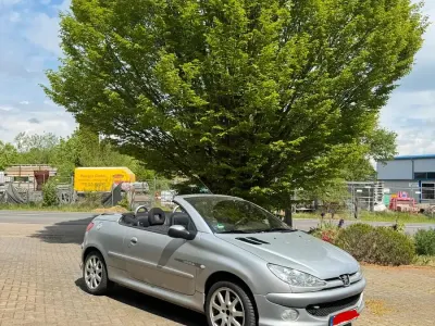 Gebraucht Peugeot 206 CC 109 PS (80 kW) 2004 Silber Cabrio