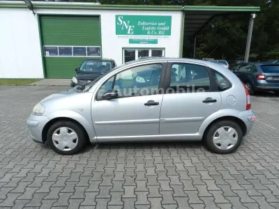 Gebraucht Citroën C3 Comfort 73 PS (53 kW) 2006 Lackierung aluminiumgrau/meta Kleinwagen