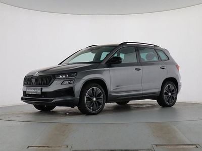 Graphitegrau metallic Gebraucht 2024 Skoda Karoq SportLine SUV | 29.890 € (Fairer Preis)