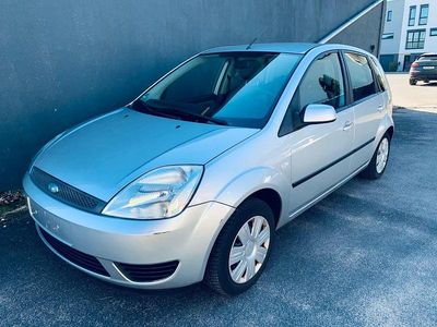 Gebraucht Ford Fiesta 60 PS (44 kW) 2005 Silber Kleinwagen
