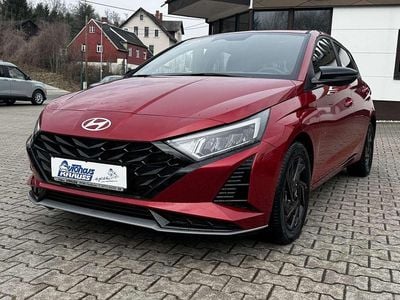 Neu Hyundai i20 Blackline 90 PS (66 kW) 2026 Dragon red Kleinwagen