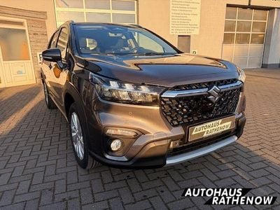 Grau Neu 2026 Suzuki SX4 S-Cross Comfort SUV | 33.090 € (Teuer)