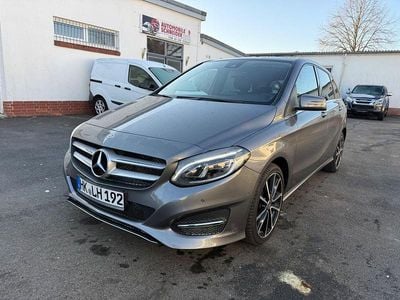 Grau Gebraucht 2017 Mercedes B200 Van / Kleinbus | 13.300 € (Guter Preis)