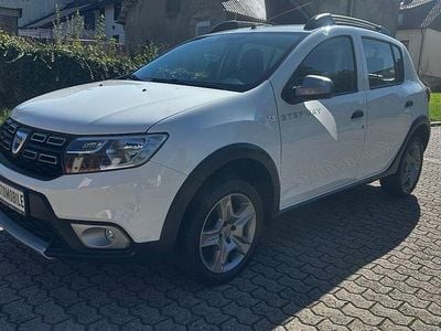 Weiß Gebraucht 2017 Dacia Sandero Stepway Ambiance Kleinwagen | 7.600 € (Fairer Preis)