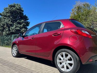 Gebraucht Mazda 2 75 PS (55 kW) 2011 Rot Kleinwagen