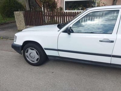 Usata Mercedes E230 132 CV (97 kW) 1988 Bianco Berlina