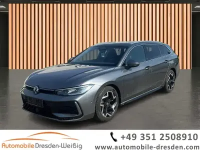 Gebraucht VW Passat R-line 150 PS (110 kW) 2025 Gold Kombi