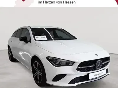 Gebraucht Mercedes CLA200 Shooting Brake Progressive 150 PS (110 kW) 2023 Polarweiß Kombi