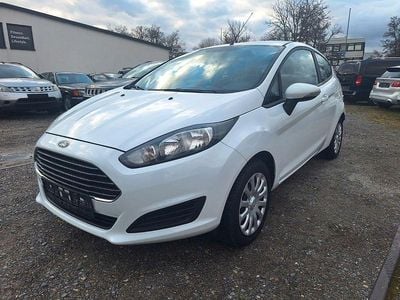 Gebraucht Ford Fiesta Trend 60 PS (44 kW) 2014 Weiß Kleinwagen