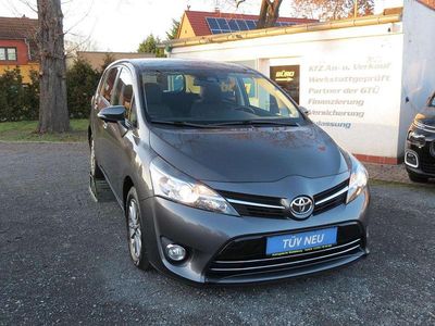 Grau Gebraucht 2017 Toyota Verso Edition-S Van / Kleinbus | 16.940 € (Etwas zu teuer)