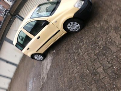 Second-hand Fiat Panda 55 CP (40 kW) 2009 Galben Hatchback
