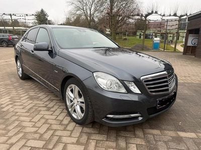 Gebraucht Mercedes E200 Avantgarde 136 PS (100 kW) 2011 Blau Limousine
