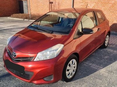 Gebraucht Toyota Yaris Cool 99 PS (72 kW) 2012 Rot Kleinwagen