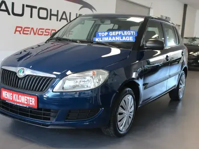 Używany Skoda Fabia Special 86 KM (63 kW) 2011 Niebieski Sedan/Limuzyna