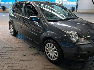 Usado Ford Fiesta 80 HP (58 kW) 2007 Cinzento Citadino