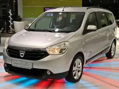 Gebraucht Dacia Lodgy Prestige 116 PS (85 kW) 2013 Silber Van / Kleinbus
