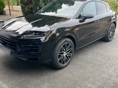Gebraucht Porsche Cayenne 470 PS (345 kW) 2024 Schwarz SUV