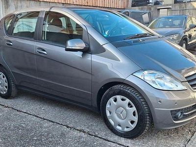 Gebraucht Mercedes A180 Elegance 116 PS (85 kW) 2011 Grau Kleinwagen