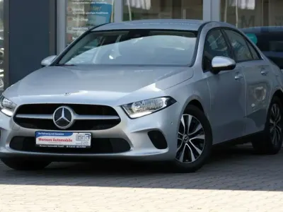 Gebraucht Mercedes A180 116 PS (85 kW) 2020 Iridiumsilber metallic Limousine