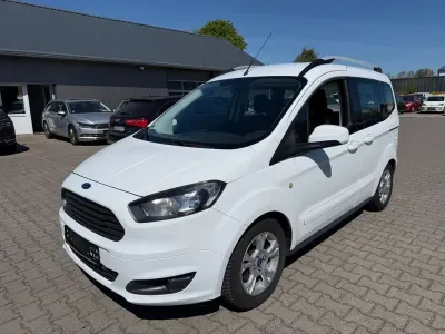 Gebraucht Ford Tourneo Courier Trend 101 PS (74 kW) 2017 Weiß Van / Kleinbus