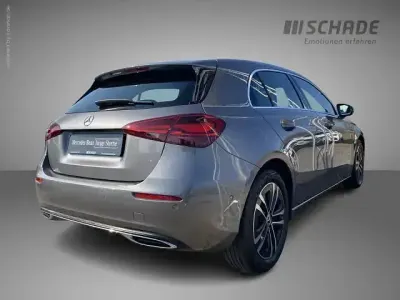 Gebraucht Mercedes A200 Progressive 163 PS (119 kW) 2023 Grau Limousine