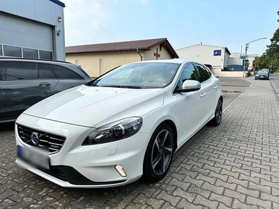 Gebraucht Volvo V40 R-Design 120 PS (88 kW) 2015 Weiß Limousine